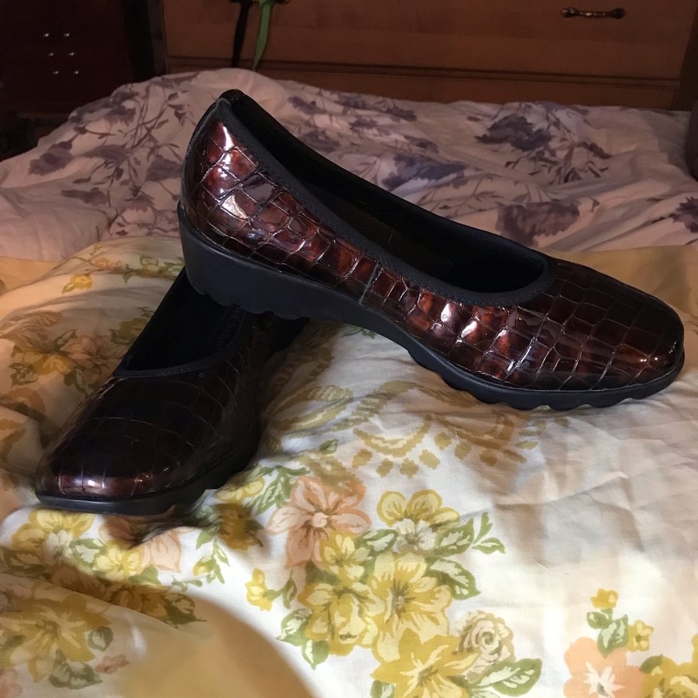 Brown/Copper Faux Crocodile Slip On’s Size 8